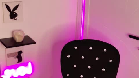 Amelia online show from September 23, 1:53 pm