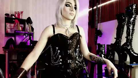 Missdarklady online show from July 11, 12:21 am