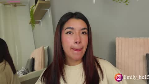 Snapshot of missemily_11 chatting on October 16, 9:56 am Yuliana online show from October 16, 9:56 am