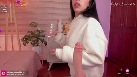 Snapshot of missesmeralda chatting on January 10, 11:22 am Julieta Arboleda but i like call me esme online show from January 10, 11:22 am