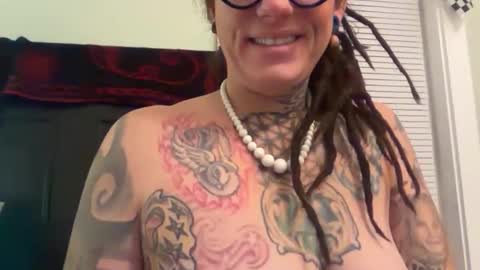 misshoneybadger333 online show from October 31, 11:42 pm