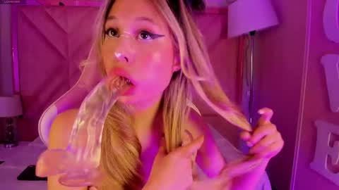 Miss  online show from November 18, 2:51 pm