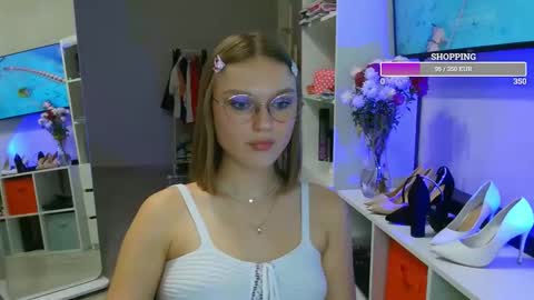 OneGoddess online show from November 5, 6:35 pm