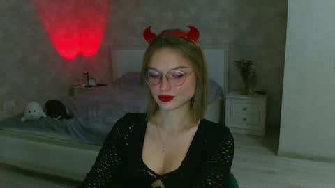 OneGoddess online show from October 24, 6:48 pm