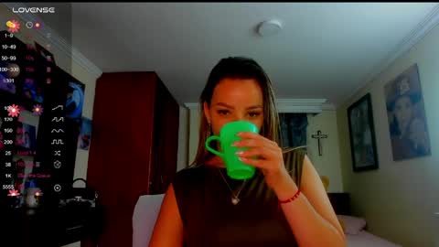 missvalery1 online show from June 1, 11:38 pm
