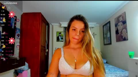 missvalery1 online show from May 4, 11:51 pm