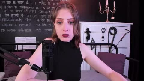 Snapshot of mistress_marlene chatting on September 30, 9:37 am Mistress Marlene online show from September 30, 9:37 am