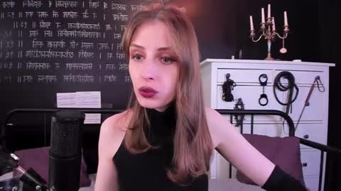 Snapshot of mistress_marlene chatting on February 20, 3:19 pm Mistress Marlene online show from February 20, 3:19 pm
