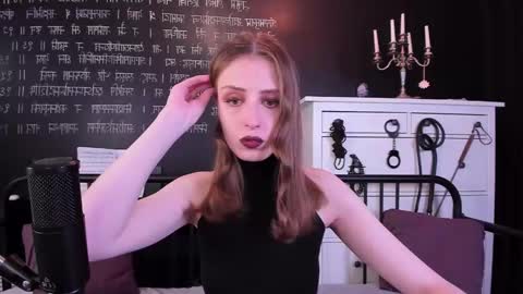Snapshot of mistress_marlene chatting on January 26, 11:39 am Mistress Marlene online show from January 26, 11:39 am