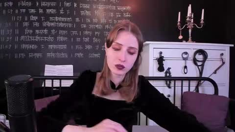 Snapshot of mistress_marlene chatting on December 6, 12:05 pm Mistress Marlene online show from December 6, 12:05 pm
