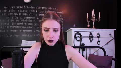 Snapshot of mistress_marlene chatting on September 14, 12:25 pm Mistress Marlene online show from September 14, 12:25 pm