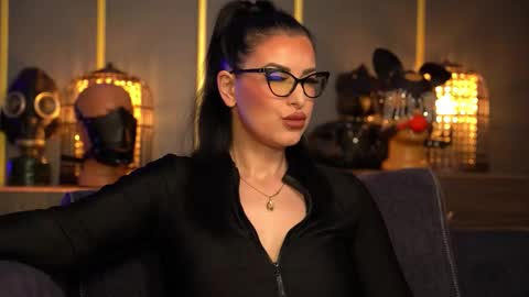 Mistress Kelly online show from March 8, 1:35 am