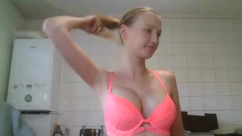 mistressmilly32 online show from July 9, 12:51 pm