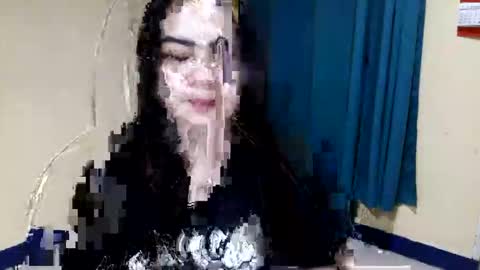 Cutiepie online show from April 6, 6:09 pm