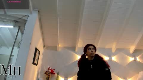 mizzhell_ online show from December 14, 12:55 pm