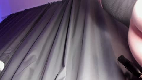 mnepohhh online show from April 8, 7:05 pm