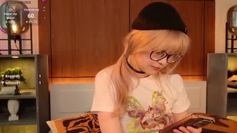 moliqin online show from April 27, 1:52 pm