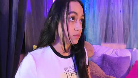 M o L l i E  online show from February 5, 12:24 am