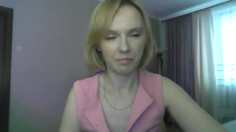 mollilove online show from June 2, 2:40 pm