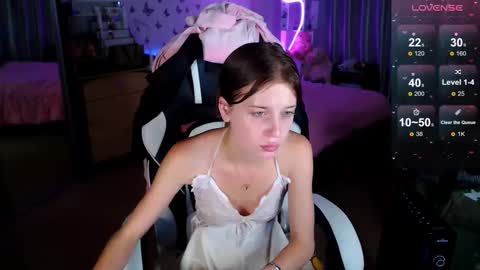 Molly Prvt is open online show from September 14, 10:35 am