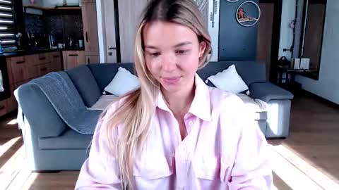 Molly online show from March 10, 11:25 am