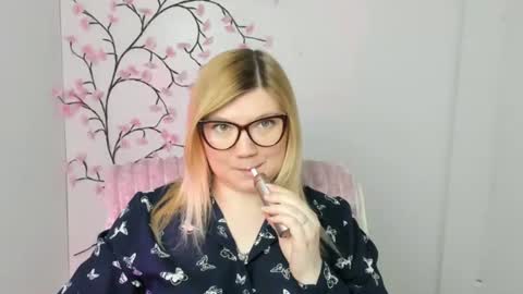 Molly online show from February 17, 1:10 pm