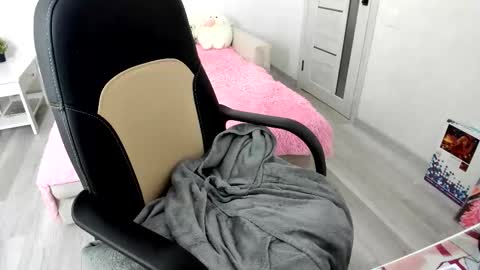 Snapshot of molly_sweetbaby chatting on September 12, 3:19 pm Ill tell you when were private online show from September 12, 3:19 pm