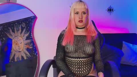 mollycb online show from June 3, 4:02 am