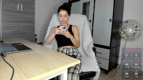 Molly  online show from November 28, 8:45 pm