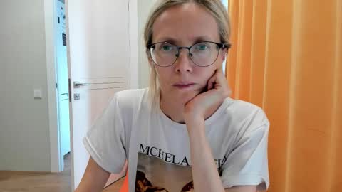 AngelMomm online show from September 18, 12:15 pm