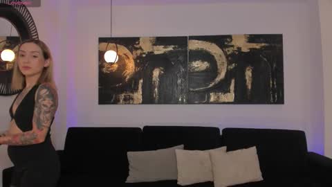 Molly Sunders online show from March 27, 8:53 pm