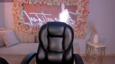 Molly Sunders online show from April 9, 4:15 am