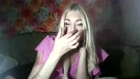 MollyXlois online show from March 29, 7:29 am