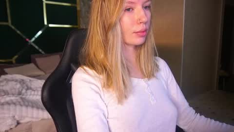 mollyymayy online show from May 7, 5:01 am
