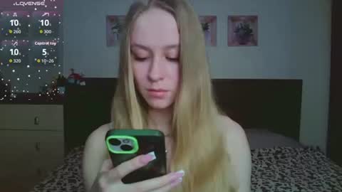 Mona online show from February 19, 5:01 pm