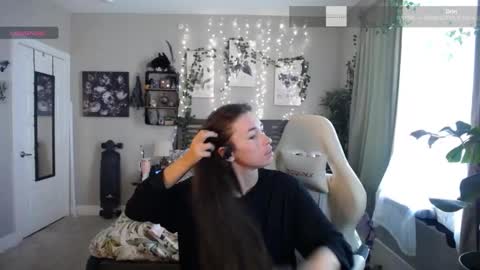 Snapshot of monstrumologist chatting on January 11, 7:16 pm Lydia Mooney online show from January 11, 7:16 pm