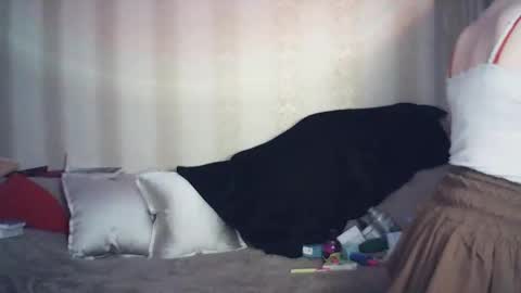 moodiemira online show from March 21, 4:23 pm