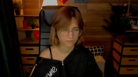 Snapshot of moon13152 chatting on October 16, 9:39 pm Katrin online show from October 16, 9:39 pm