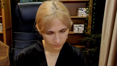 Snapshot of moon13152 chatting on December 14, 9:02 pm Katrin online show from December 14, 9:02 pm