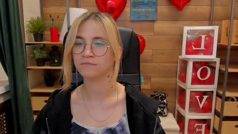 Snapshot of moon13152 chatting on March 8, 9:08 pm Katrin online show from March 8, 9:08 pm
