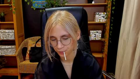 Snapshot of moon13152 chatting on December 7, 4:47 pm Katrin online show from December 7, 4:47 pm
