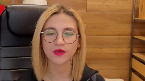 Snapshot of moon13152 chatting on February 12, 9:11 pm Katrin online show from February 12, 9:11 pm