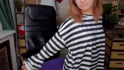Snapshot of moon13152 chatting on September 24, 4:17 pm Katrin online show from September 24, 4:17 pm