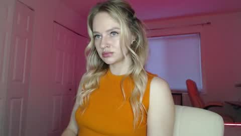 moon_light_girl online show from May 19, 1:01 am