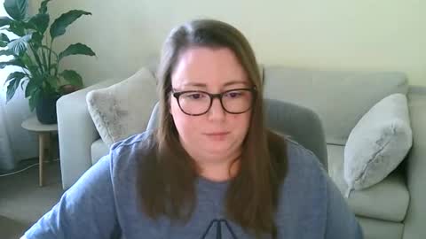 Moon Petal online show from October 31, 8:51 am