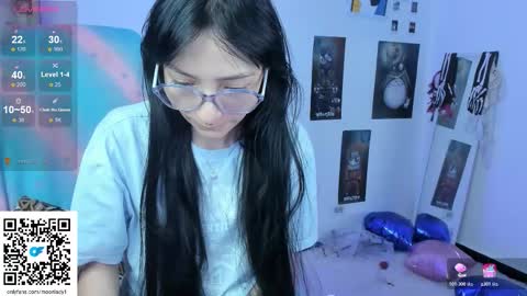 MOON  online show from November 3, 3:10 am