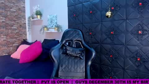 Snapshot of morochaa_fire chatting on December 23, 2:35 am Morocha  online show from December 23, 2:35 am
