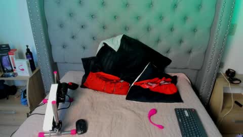 Ms Meloddy online show from April 30, 6:13 pm