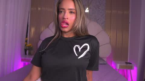 Manuela  online show from April 18, 3:20 am