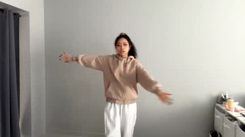 Mia online show from March 17, 5:44 am